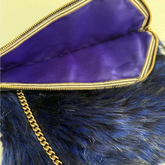 Henri Bendel Foldover Clutch / Shoulder Black Calf w/blue fur Bag ~ EUC & Rare - Picture 2 of 16